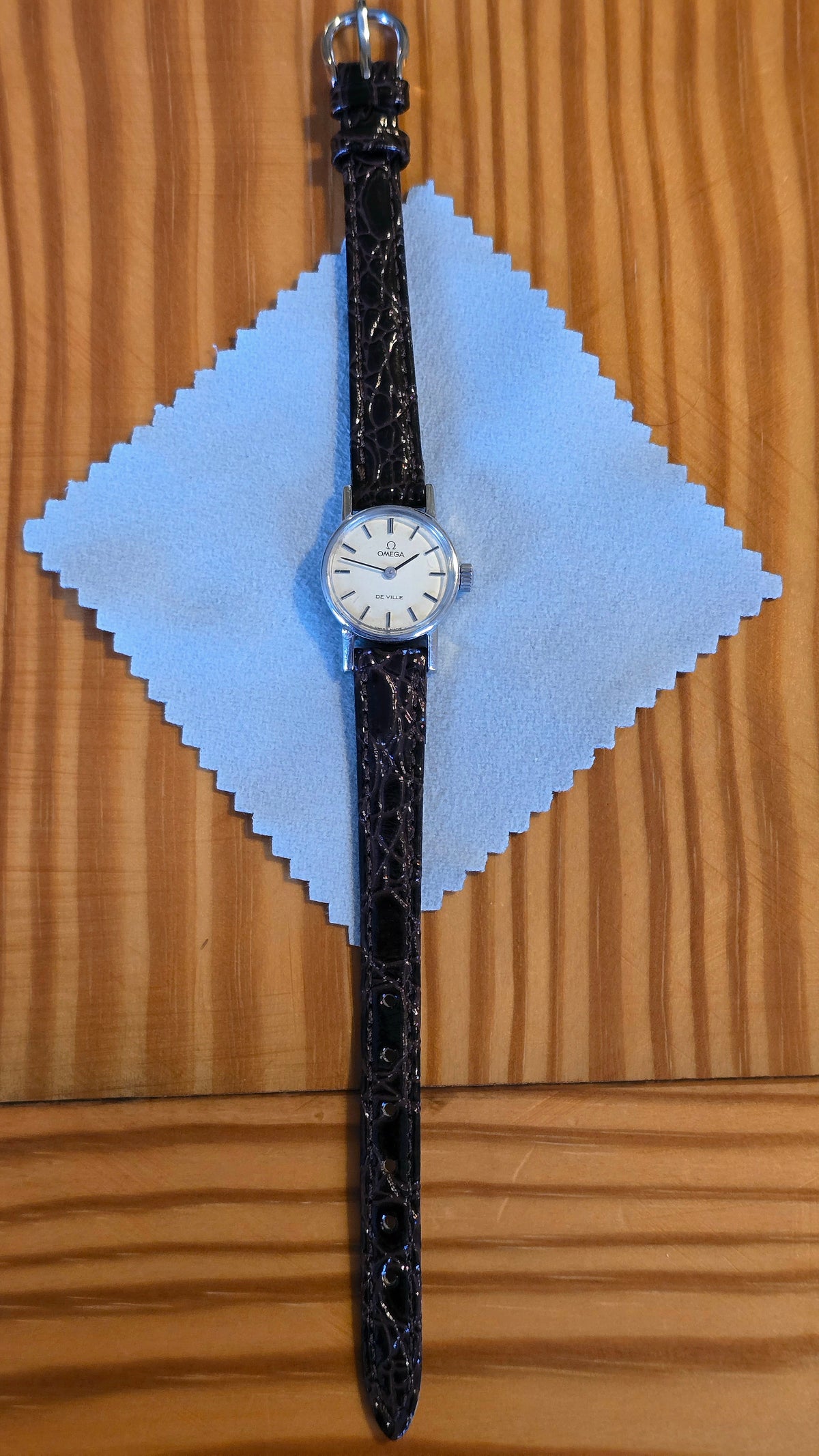 1977 OMEGA De Ville, Paper-like Dial, 19 mm, Cal. 1100, Ref. 511.0552