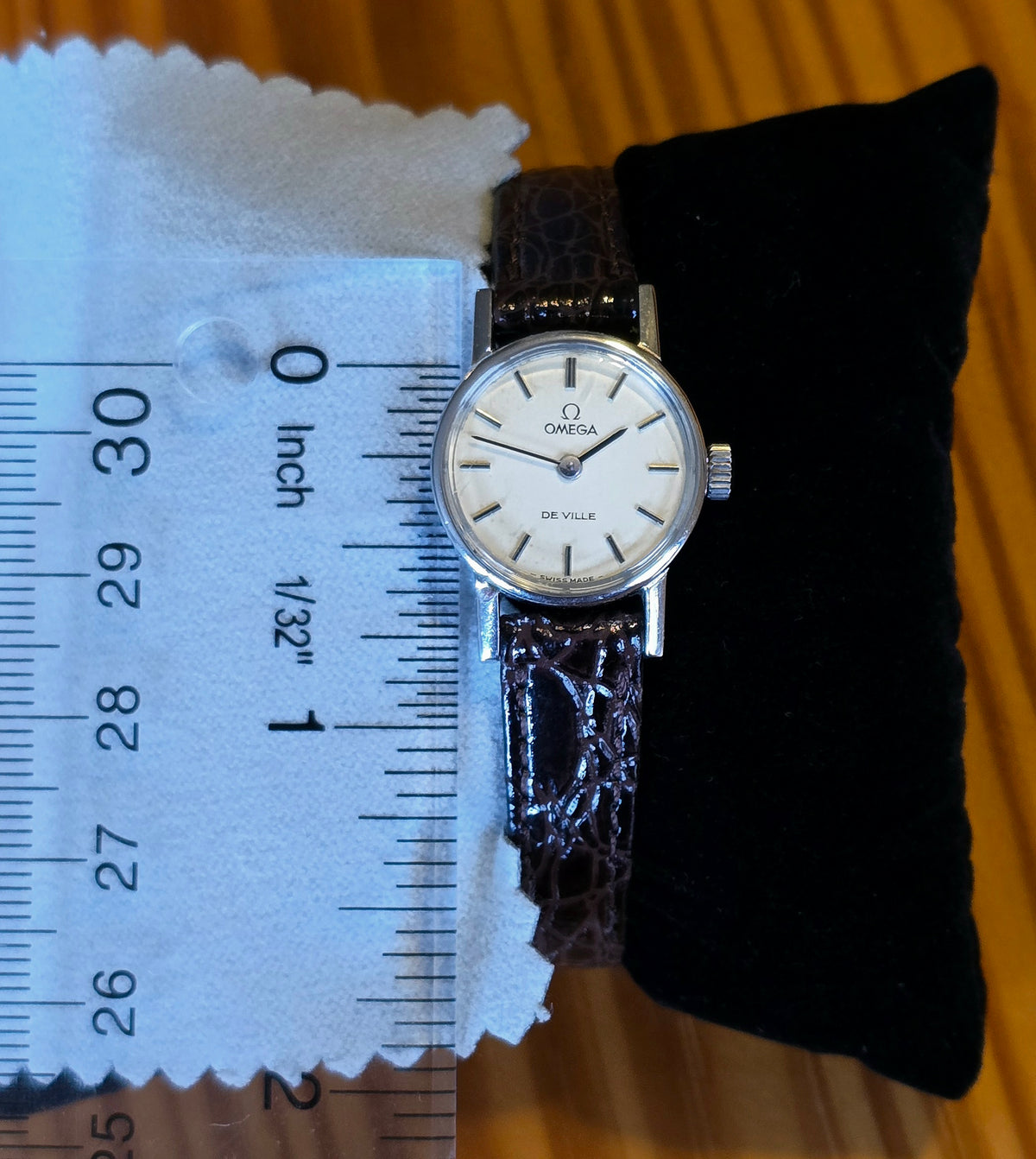1977 OMEGA De Ville, Paper-like Dial, 19 mm, Cal. 1100, Ref. 511.0552