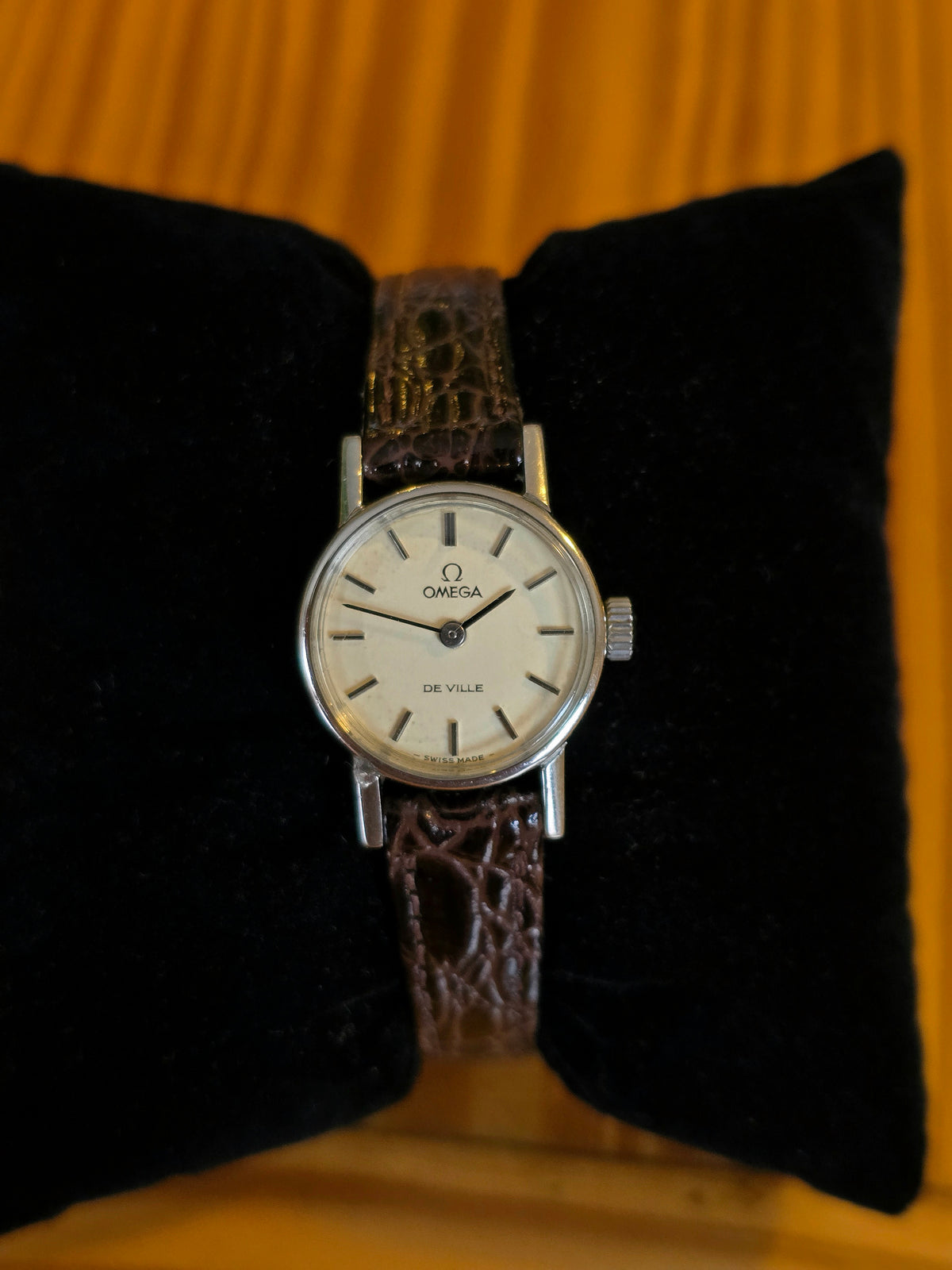 1977 OMEGA De Ville, Paper-like Dial, 19 mm, Cal. 1100, Ref. 511.0552