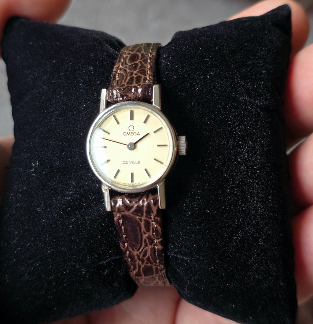 1977 OMEGA De Ville, Paper-like Dial, 19 mm, Cal. 1100, Ref. 511.0552